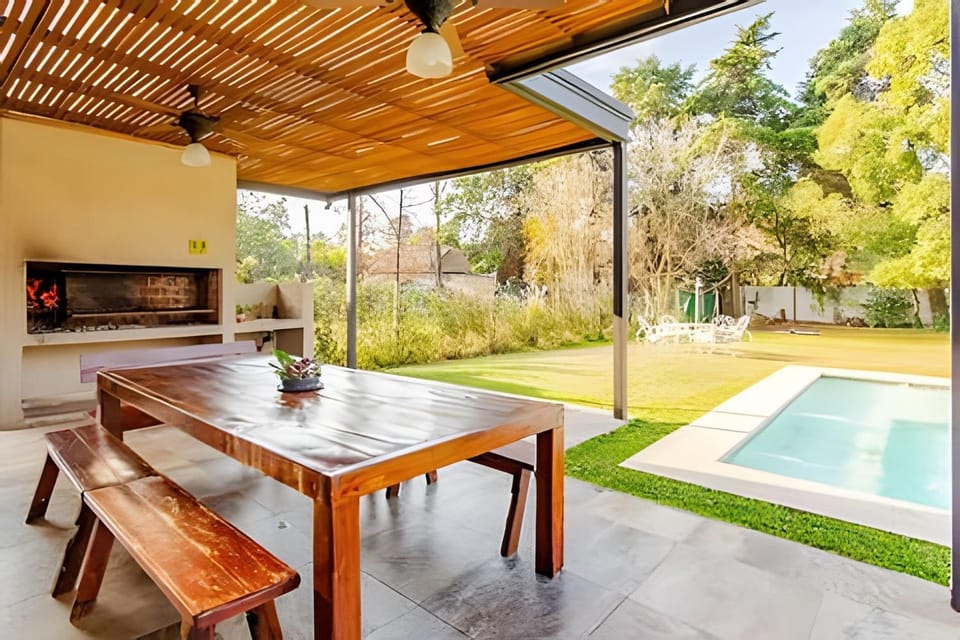 Patio, Spring, Day, Garden, View (from property/room), Balcony/Terrace, Dining area, Garden view, Pool view, Swimming pool, sunbed
