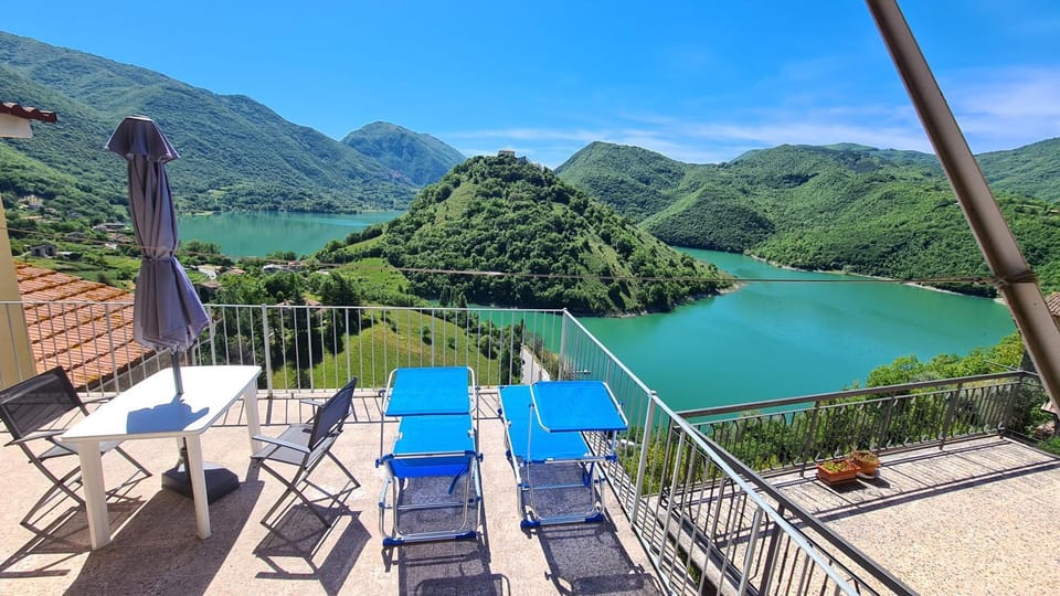 Natural landscape, View (from property/room), Balcony/Terrace, Lake view, Mountain view