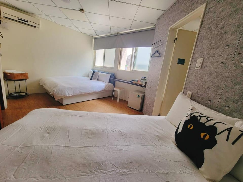 People, Photo of the whole room, Pets, children, young children, older children, Family, pet friendly, towels