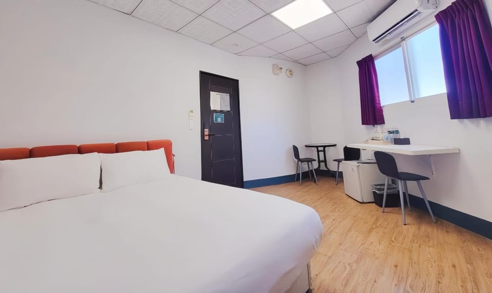 People, Photo of the whole room, Animals, Pets, Guests, young children, older children, pet friendly, room service, room service