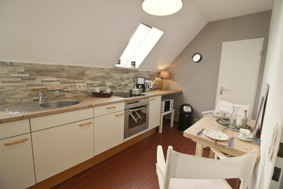 Coffee/tea facilities, Kitchen or kitchenette, Dining area