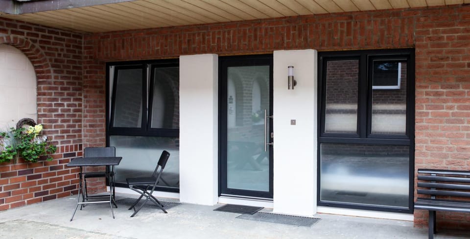 Patio, Facade/entrance