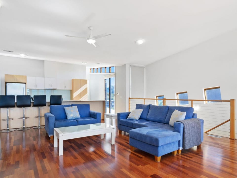 Large Villa, overlooking lagoon close to the pool. Villa in Normanville