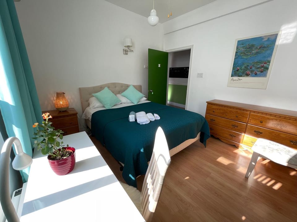 Photo of the whole room, Decorative detail, Seating area