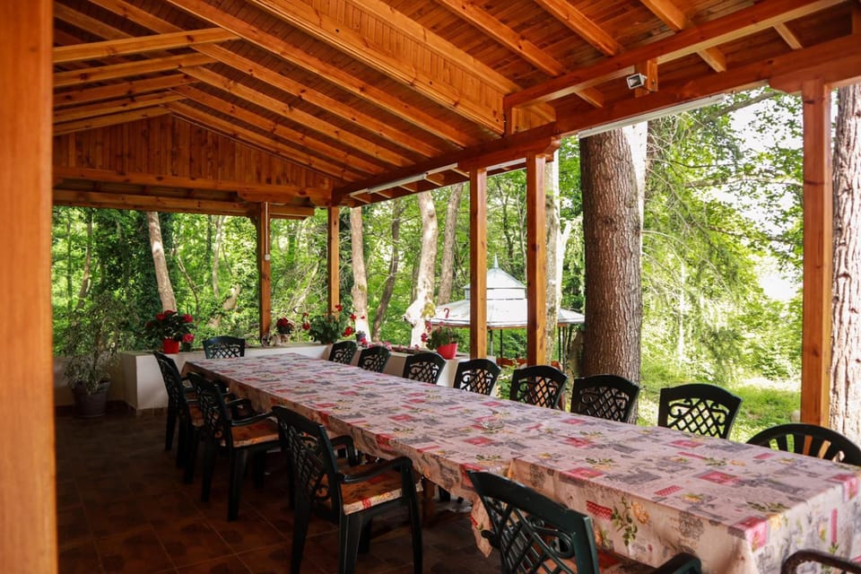 Restaurant/places to eat, Seating area