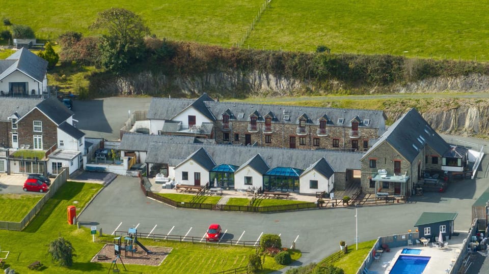 Neighbourhood, Natural landscape, Bird's eye view, Location