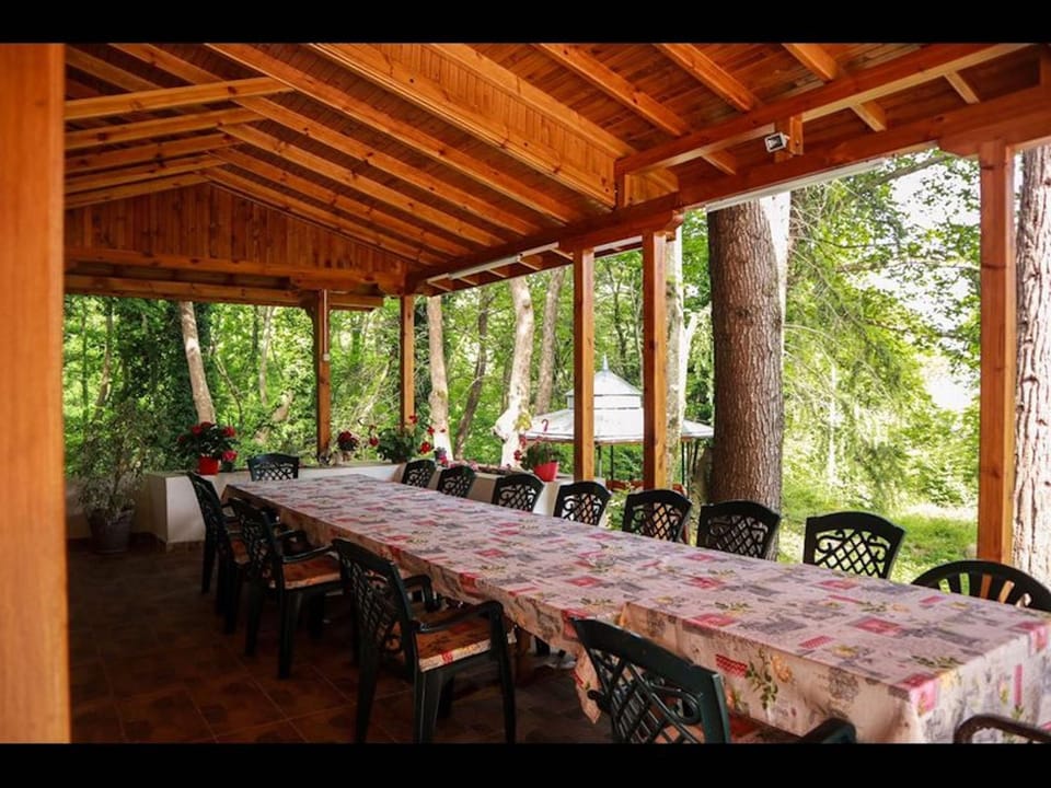Restaurant/places to eat, Seating area