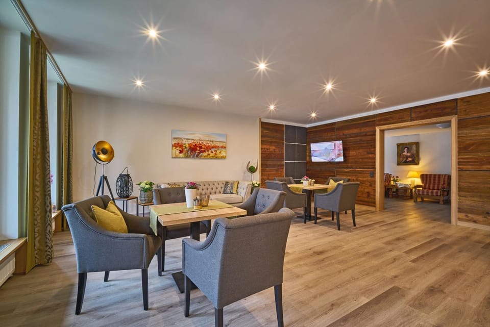Communal lounge/ TV room