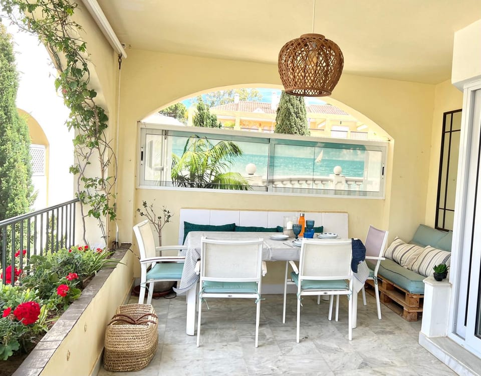 View (from property/room), Balcony/Terrace, Dining area, Garden view