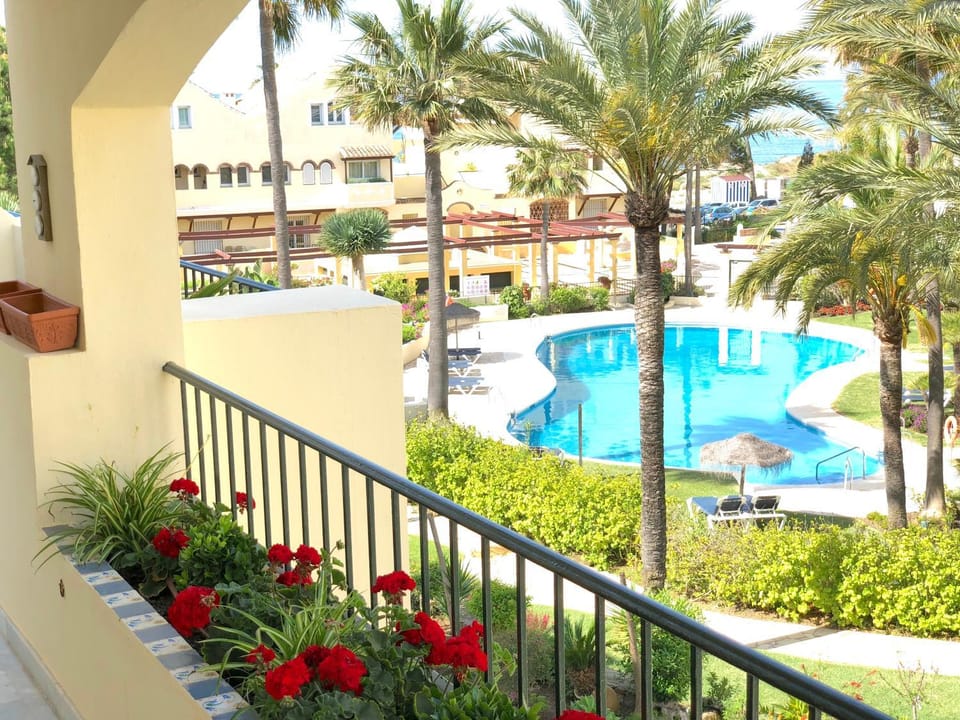 Balcony/Terrace, Pool view, Swimming pool