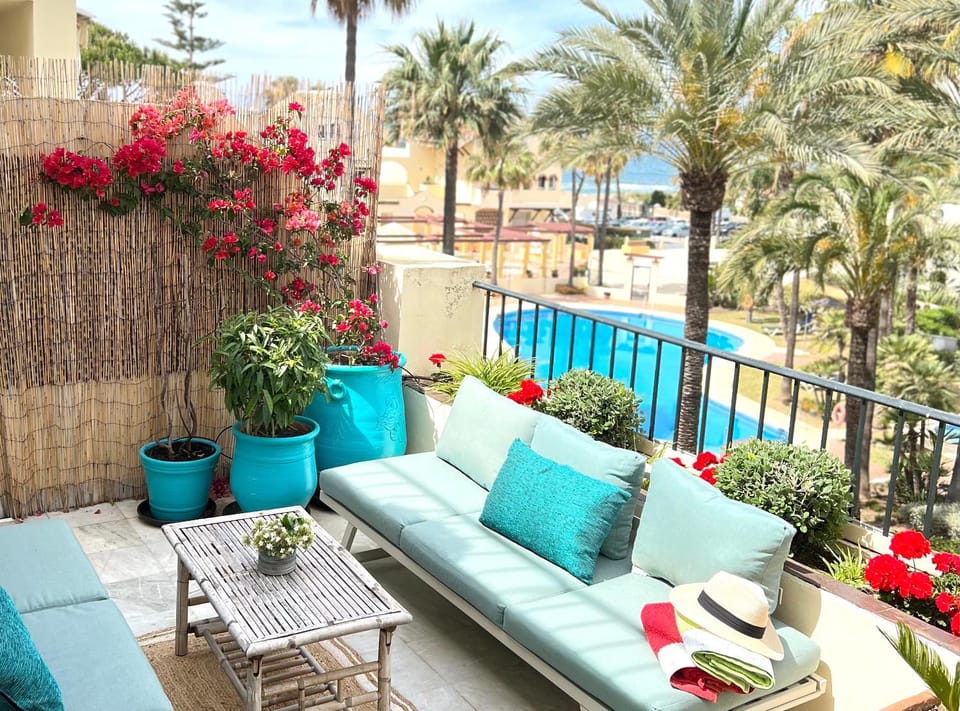 Spring, Day, Natural landscape, Garden, View (from property/room), Balcony/Terrace, Seating area, Garden view, Pool view, Sea view, Swimming pool
