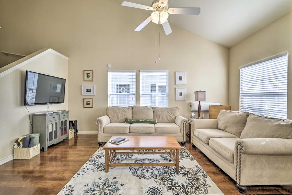Walk to Lake + Pool Access! Family Gem in Afton House in Ozark Mountains