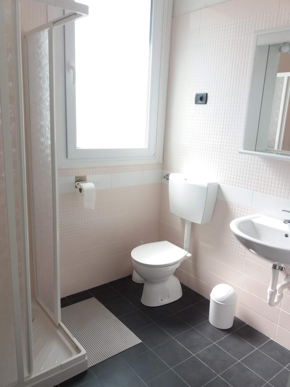 Shower, Toilet, Bathroom, Area and facilities