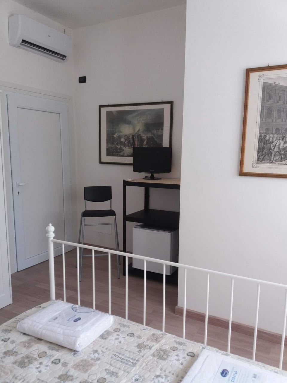 TV and multimedia, Photo of the whole room, Seating area