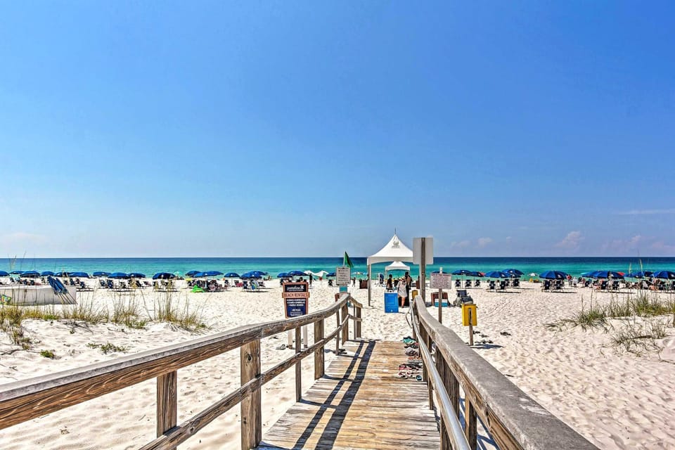 Pensacola Beach Penthouse w/ View + Pool Access! House in Pensacola Beach