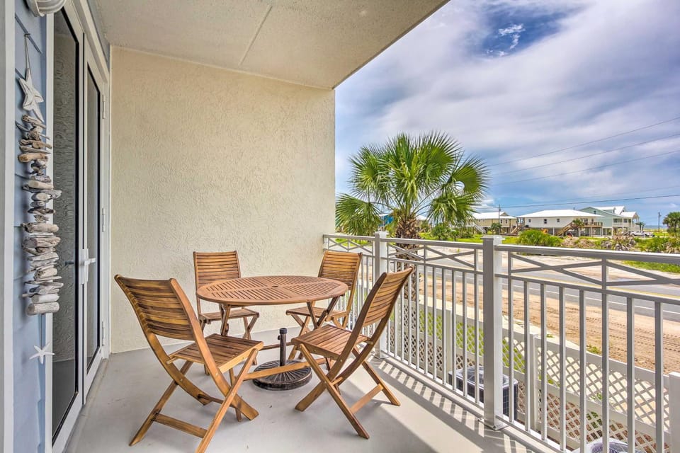 Dazzling Mexico Beach Condo - Walk to the Beach! House in Mexico Beach