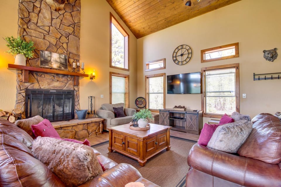 Mtn-View Hilltop Hideaway w/ Deck in Show Low House in Show Low