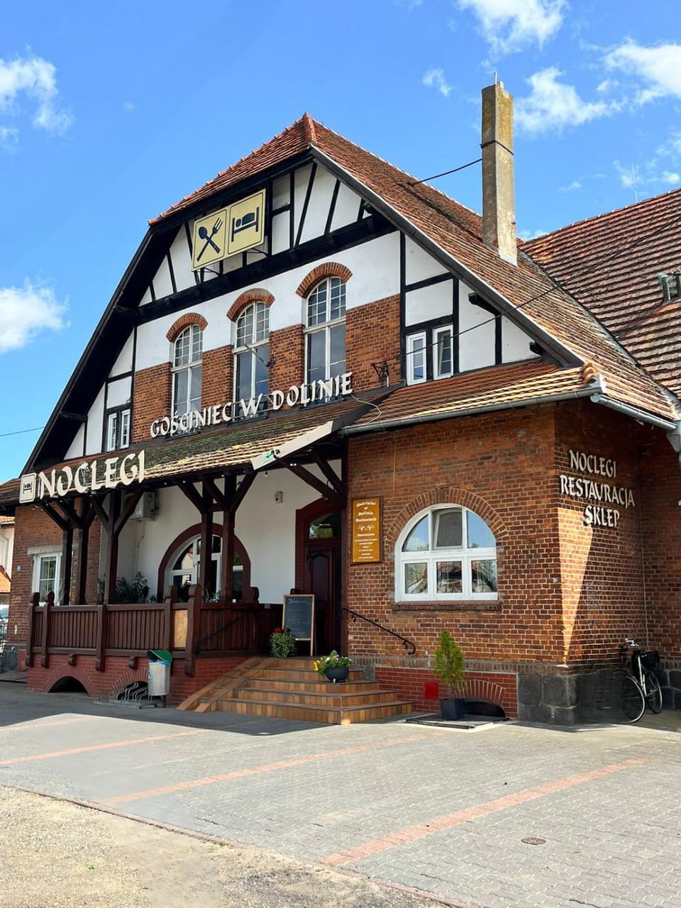 Property building, Restaurant/places to eat