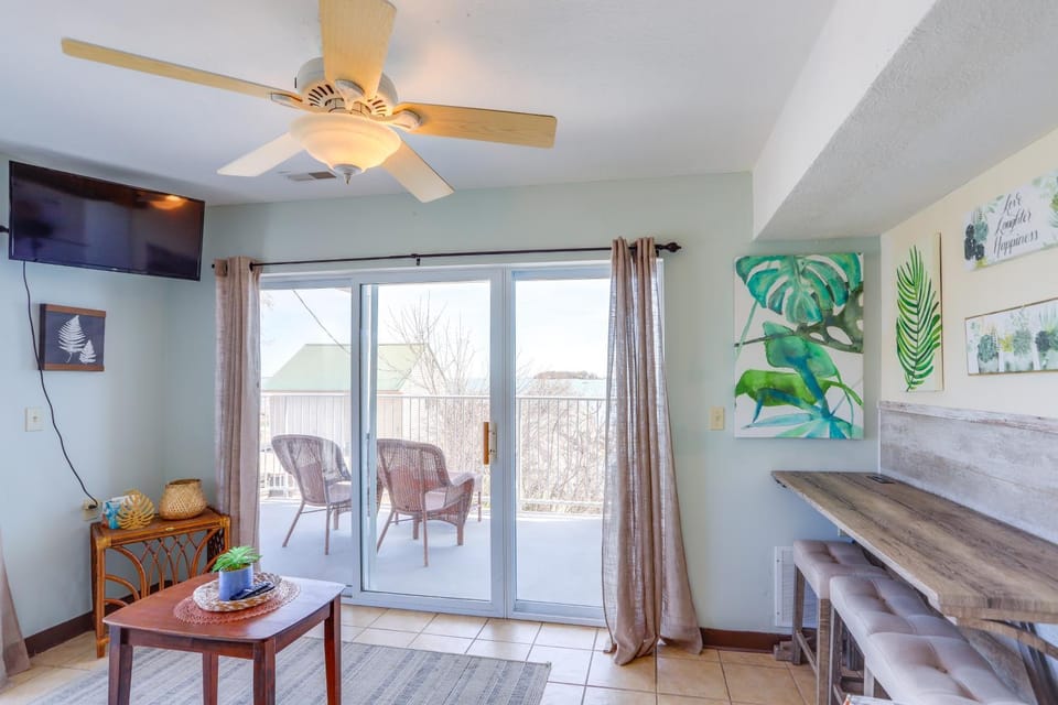 Waterfront Bass Island Retreat w/ Balcony + TV House in Lake Erie