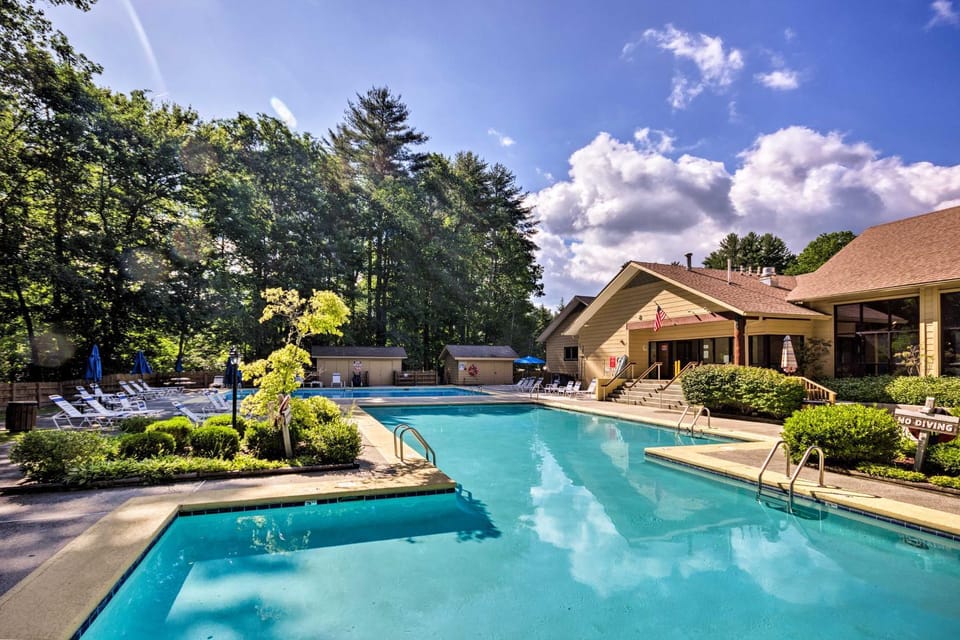 Blue Ridge Mtn Escape: Home w/ Deck & Fire Pit! House in North Carolina