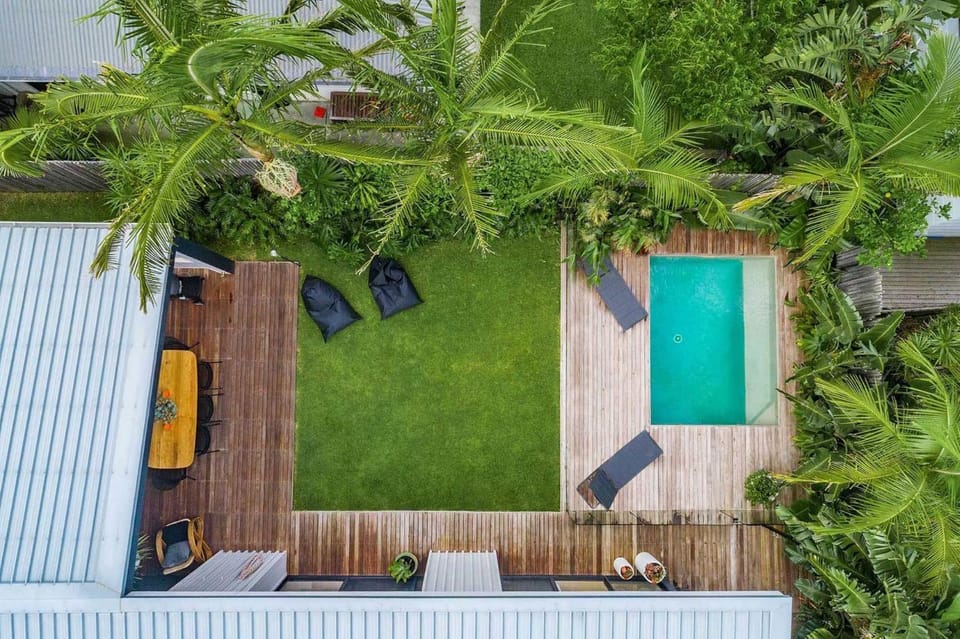 Day, Garden, Swimming pool, sunbed