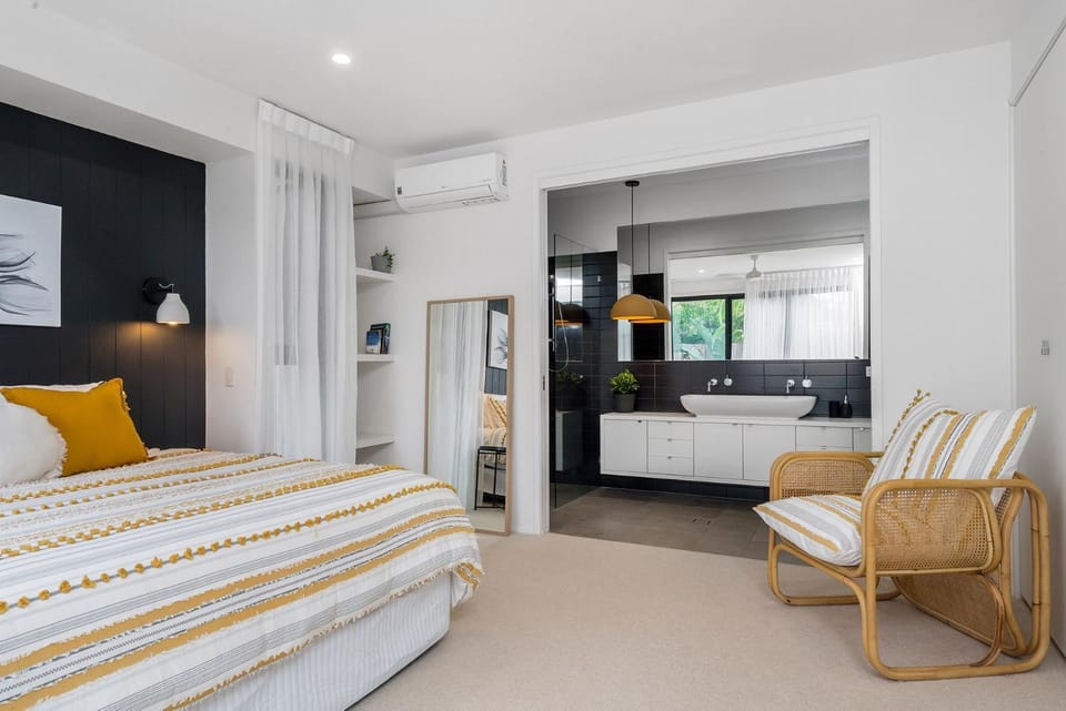 Shower, Bed, Bathroom, Seating area, Bedroom, air conditioner