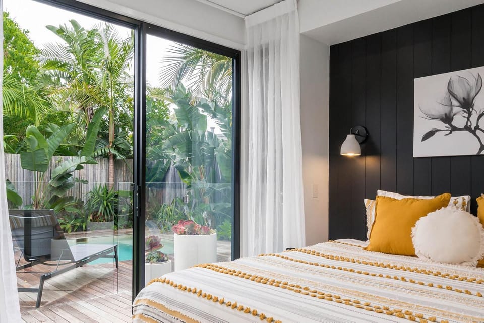 Bed, Day, Bedroom, Garden view, Pool view