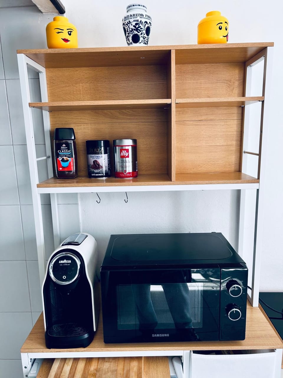 Coffee/tea facilities, Kitchen or kitchenette, microwave