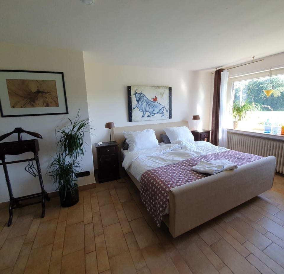 Bed, Dining area, Bedroom, Breakfast, kitchen