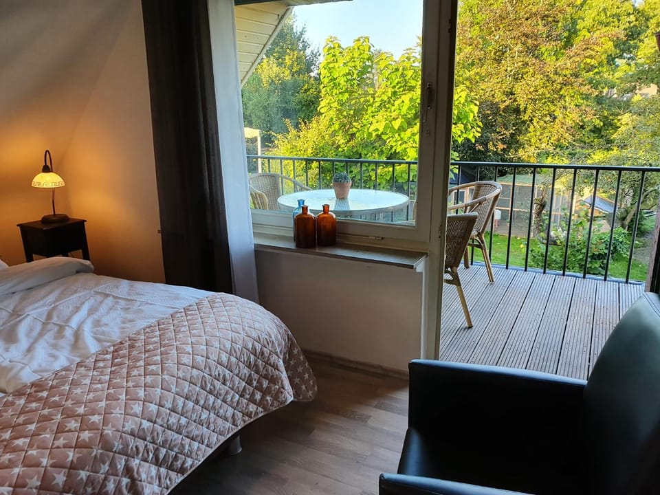 Bed, Balcony/Terrace, Photo of the whole room, Bedroom, Garden view