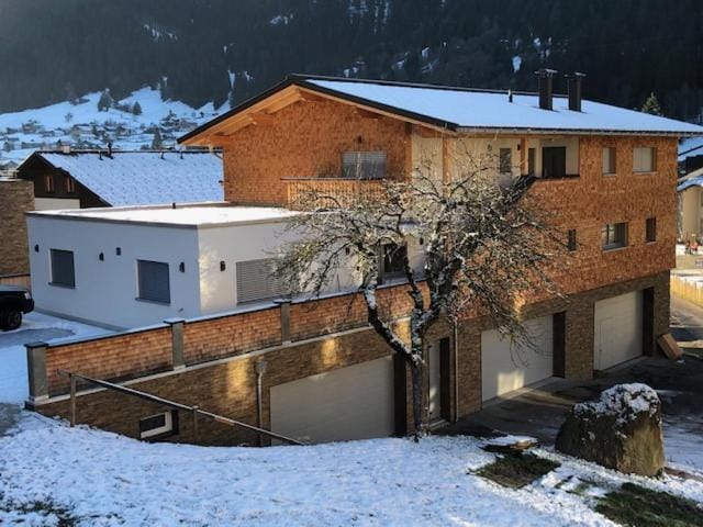 Property building, Facade/entrance, Winter