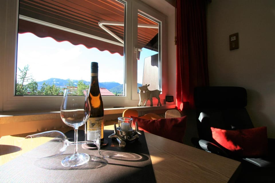 Dining area, Mountain view