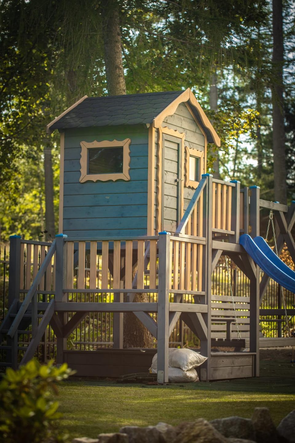 Day, Natural landscape, Children play ground, Garden, Evening entertainment