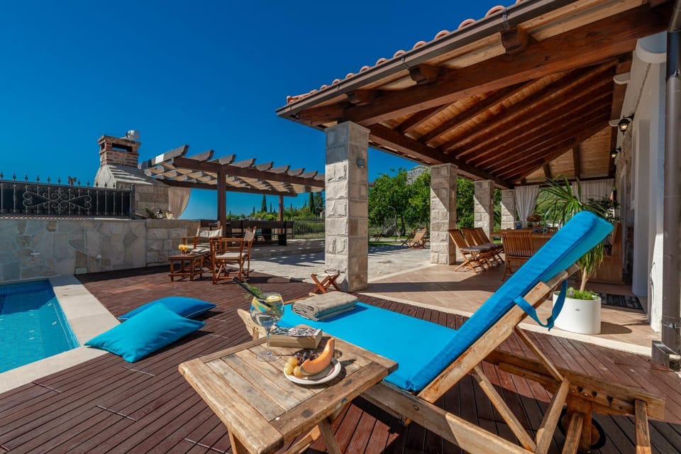 Day, Seating area, Pool view, Swimming pool, sunbed