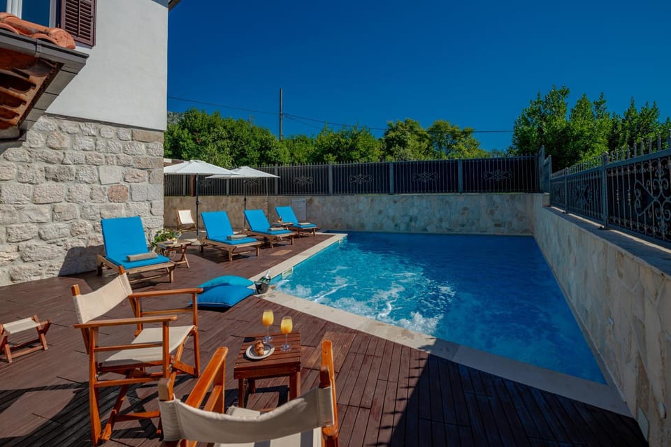 Pool view, Swimming pool, sunbed