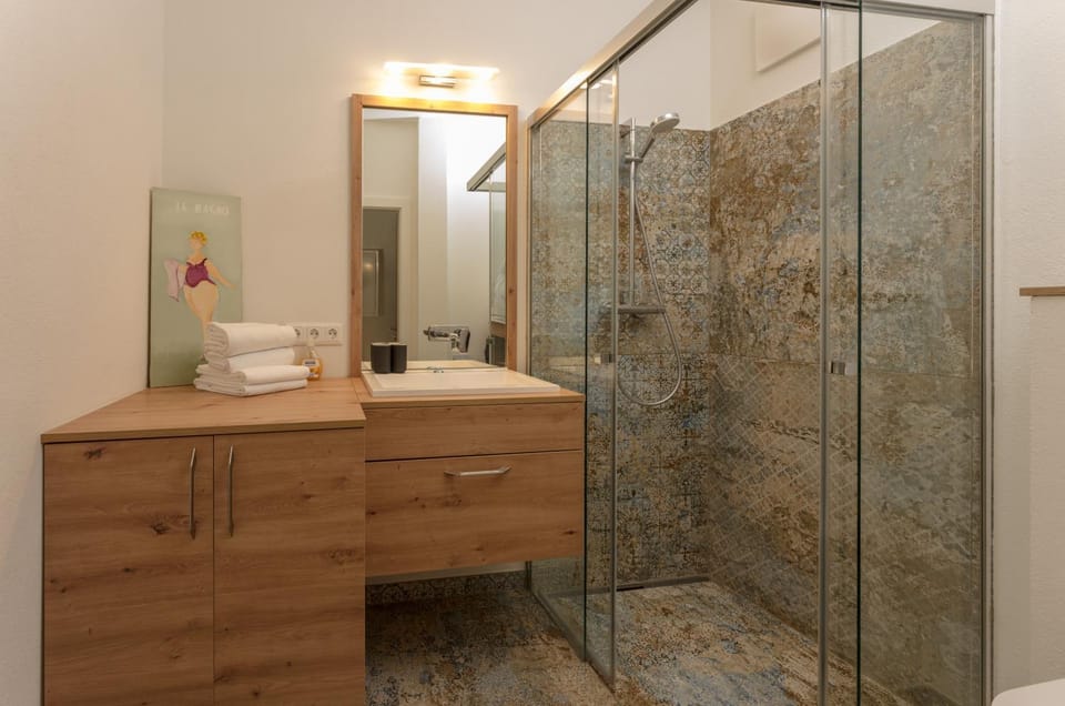 Shower, Bathroom, towels