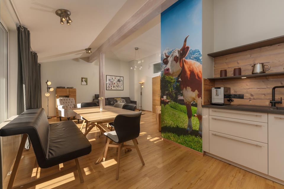 Coffee/tea facilities, Kitchen or kitchenette, Dining area