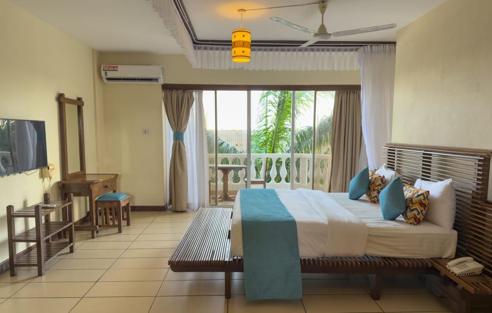 Bed, TV and multimedia, Bedroom, air conditioner