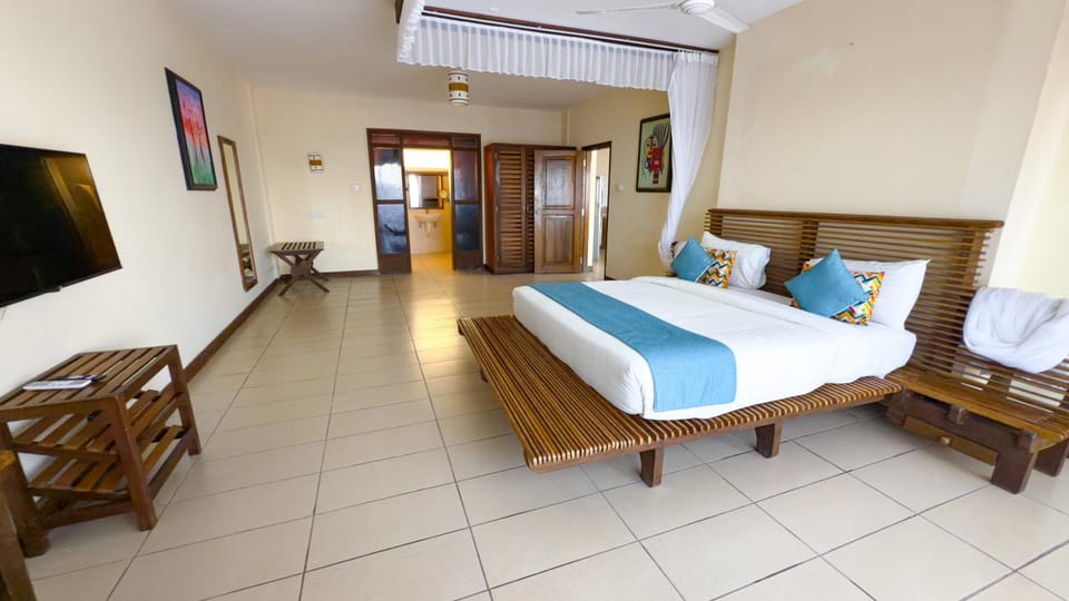 Bed, Evening entertainment, Bedroom, air conditioner