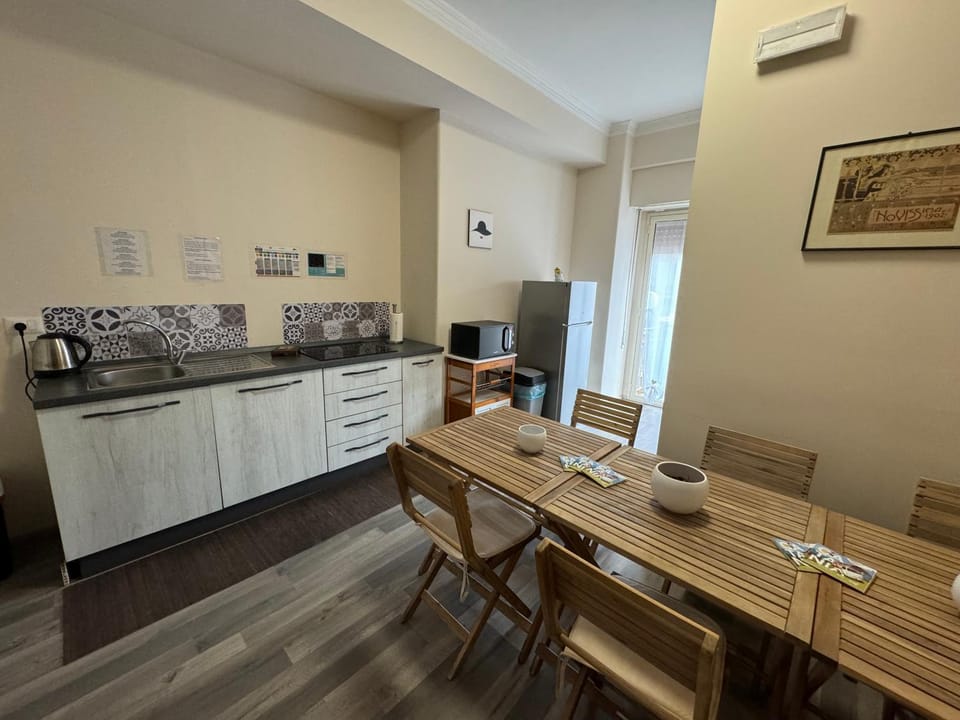 Kitchen or kitchenette, Communal kitchen, kitchen