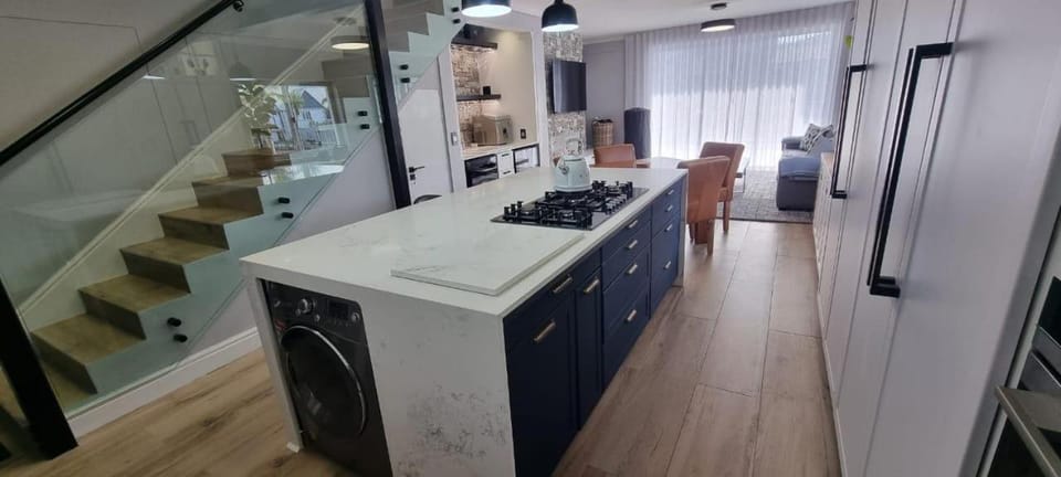 Modern Waterfront 2BR with stunning water views of canals Apartment in Knysna