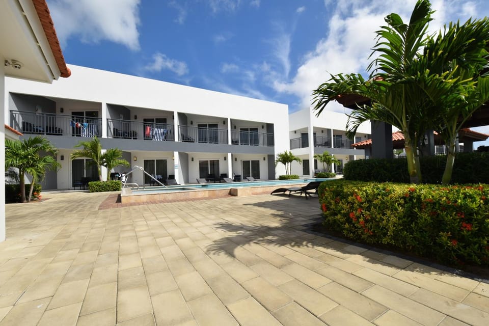 Arena Condos Aruba - few steps from Eagle Beach! Hotel in Noord
