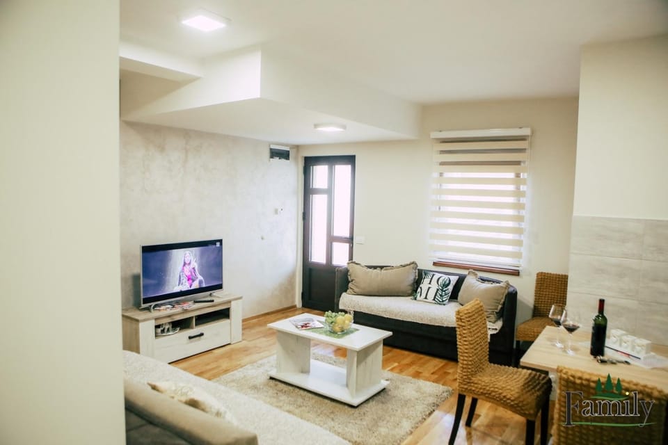 Communal lounge/ TV room, TV and multimedia, Living room, Seating area, Dining area, Evening entertainment
