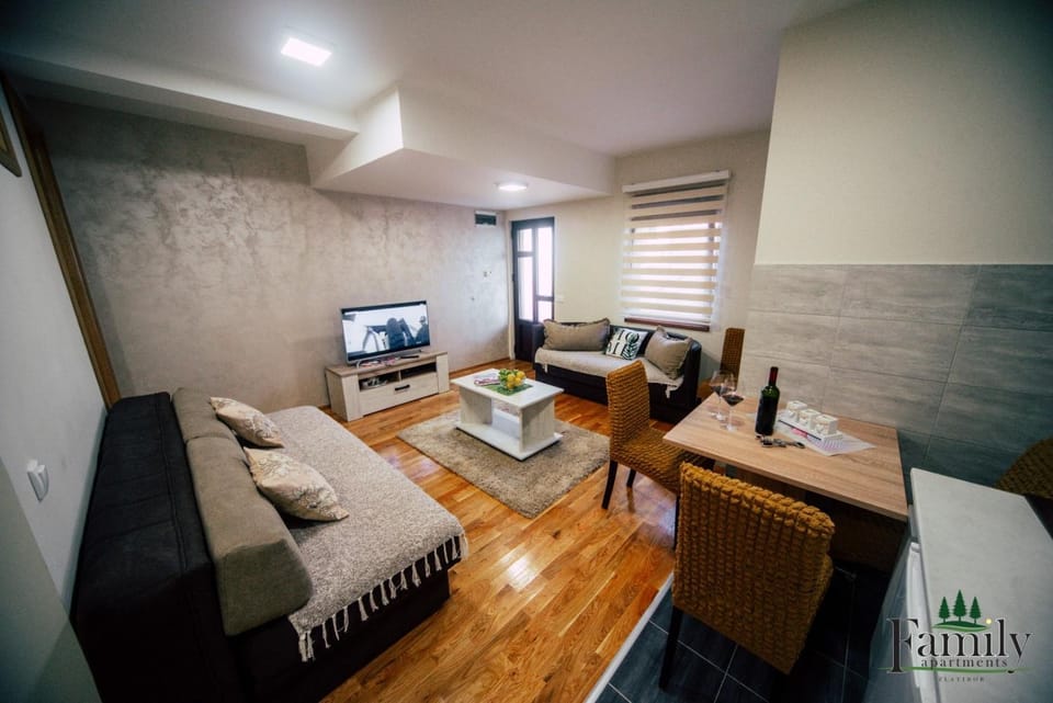Bed, TV and multimedia, Living room, Photo of the whole room, Seating area