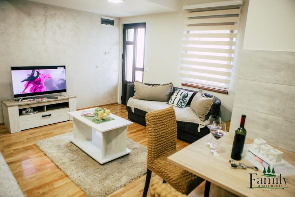 TV and multimedia, Living room, Seating area, Dining area, Evening entertainment