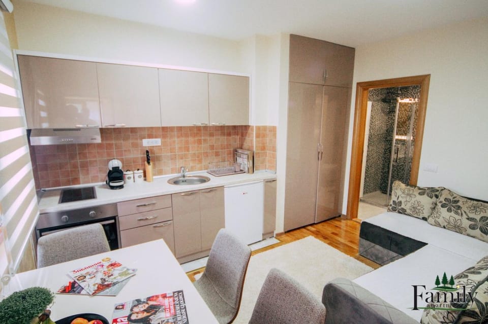 Kitchen or kitchenette, Living room, Seating area, pet friendly, stove