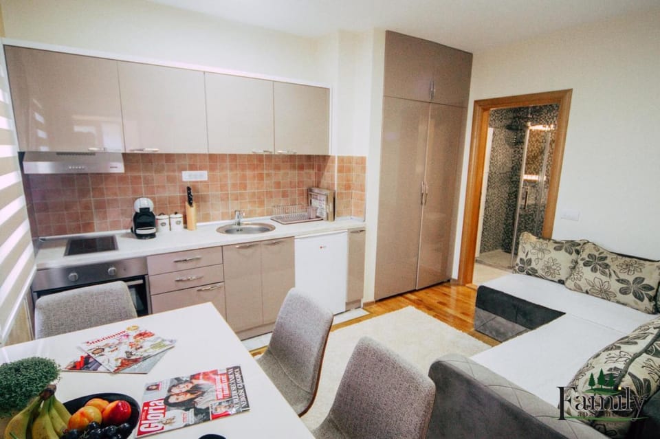 Bed, Kitchen or kitchenette, Living room, Photo of the whole room, Seating area, Dining area, stove