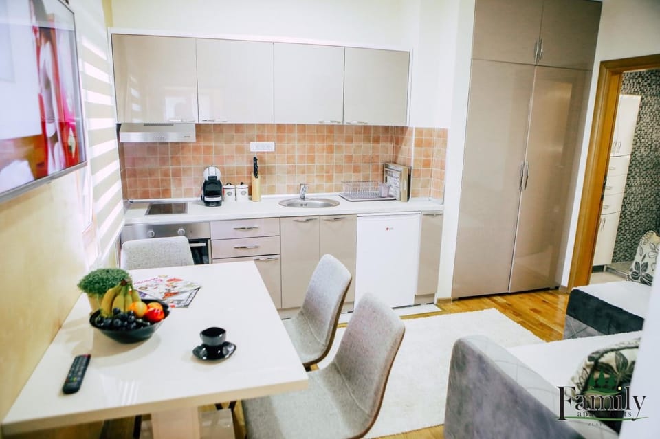 Kitchen or kitchenette, Dining area, stove