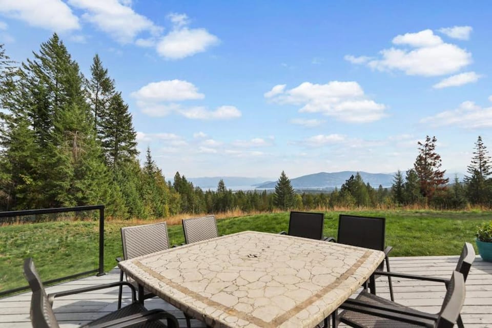 Lakeview Home with new hot tub - Sleeps 10 House in Idaho