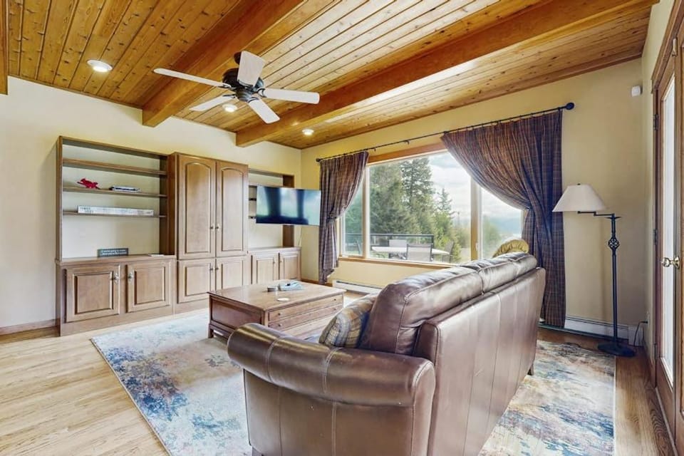 Lakeview Home with new hot tub - Sleeps 10 House in Idaho